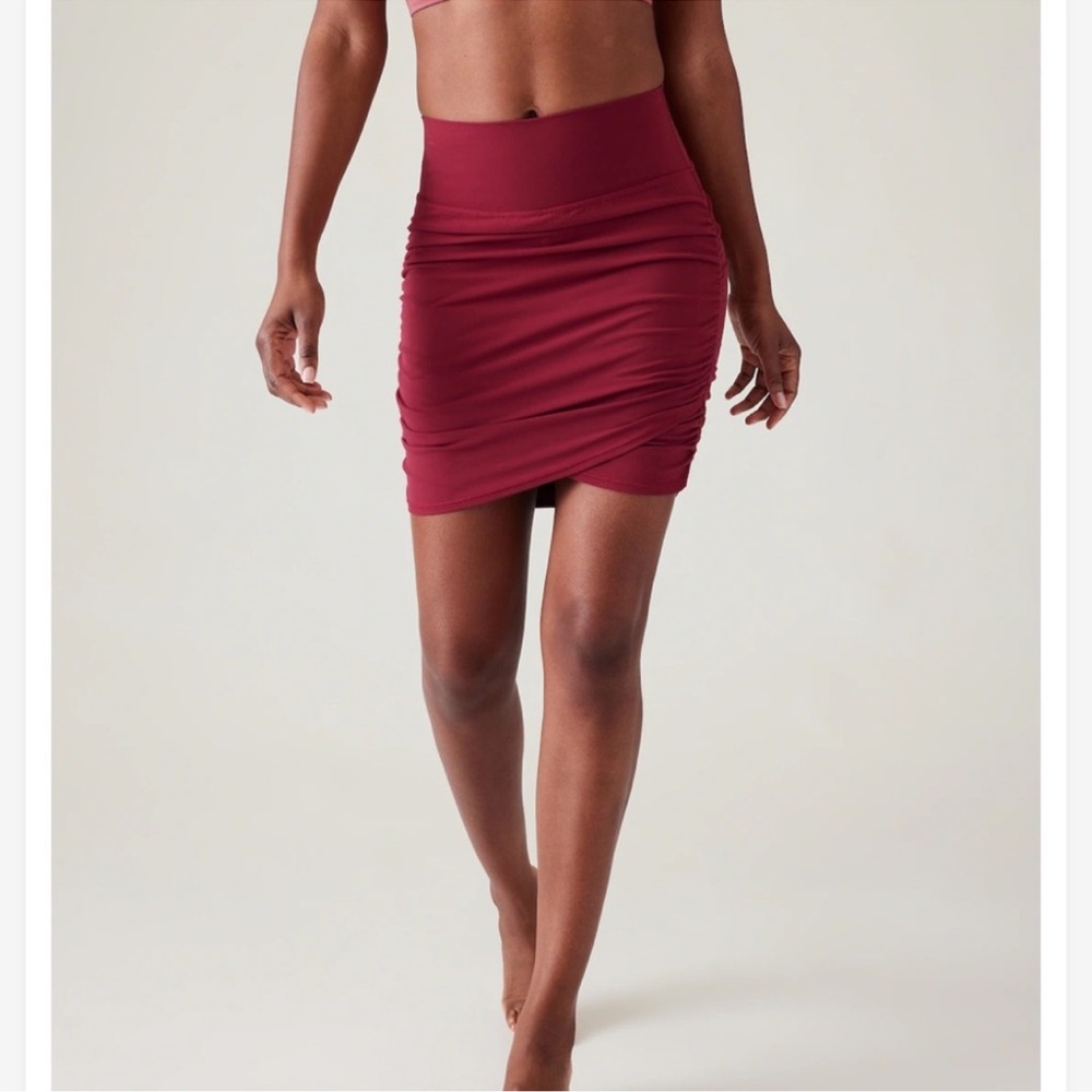 Athleta TRANSEND SKORT XL Burgandy ROUCHED